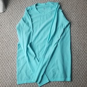Women's Lululemon top size L